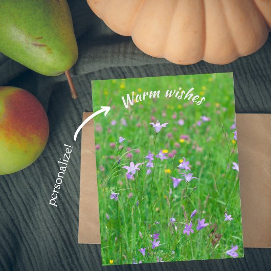 Klokjesbloem op een groene weide briefkaart