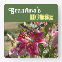 Klokken voor oma's huis oma's lelie bloemen