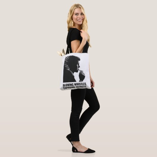 klokkenluider tote bag (Op model)