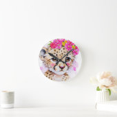 Klokklooster Baby Cheetah met roze bloem Ronde Klok (Huis)