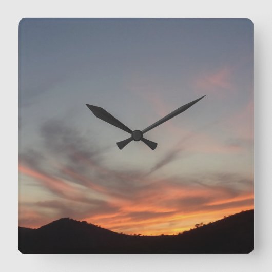 KLOKKUNST EN DESIGN VIERKANTE KLOK (Voorkant)