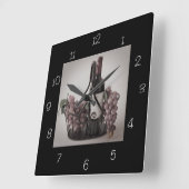 Klokplein optioneel. 3 mandje met wijn en druiven vierkante klok (Hoek)