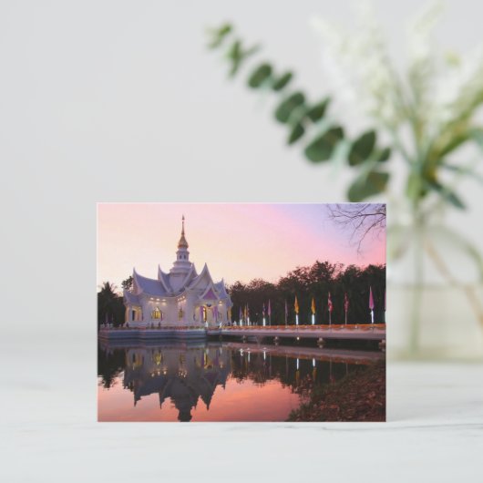 Klooster bij het meer. briefkaart (Staand voorkant)