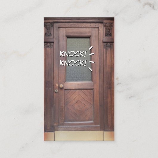 Kloppen op bruine deur grappige aandacht opener visitekaartje (Voorkant)
