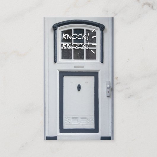 Kloppen op witte deur grappige aandacht opener visitekaartje (Voorkant)