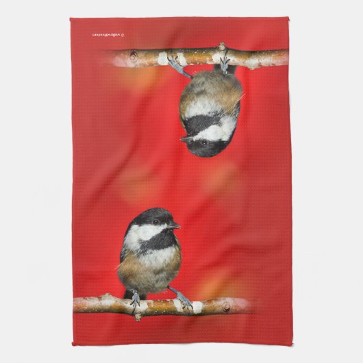 Kluipkip met zwarte afdekking met rode herfst-blad theedoek (Verticaal)