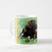 Knap Labrador Retriever Portret in Bloemen Koffiemok (Voorkant links)