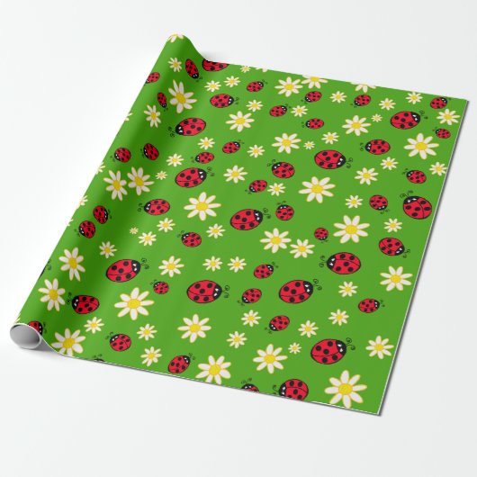 knap ladybug- en daisy-bloempatroon groen cadeaupapier (Uitgerold)