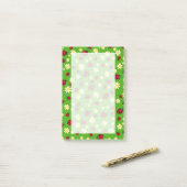 knap ladybug- en daisy-bloempatroon groen post-it® notes (Op bureau)