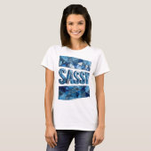 Knappe Blauwe SASSY 3D-tekstkunst T-shirt (Voorkant volledig)