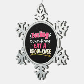 Knee Surgery Positivity Pun - Cute Brownie Tin Sneeuwvlok Ornament (Rechts)