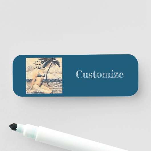 Knielen Blond Bikini Model Thunder_Cove Naamplaatje (In situ)