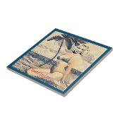 Knielen Blond Bikini Model Thunder_Cove Tegeltje (Zijkant)