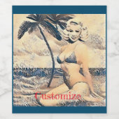 Knielen Blond Bikini Model Thunder_Cove Wijn Etiket (Enkel label)