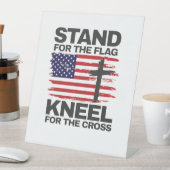 Knielen voor het kruis reclamebord met voetstuk (Insitu)