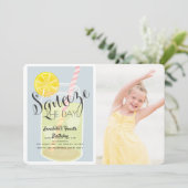 Knijp in de Day Lemonade Jar verjaardagsfoto Kaart (Staand voorkant)