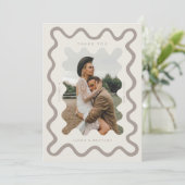 Knijpend hand getrokken lijn crème bruiloft foto bedankkaart (Staand voorkant)