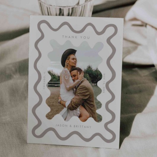 Knijpend hand getrokken lijn crème bruiloft foto bedankkaart