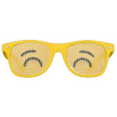 Knipperend gezicht met glimlachende ogen retro zonnebril (Voorkant)