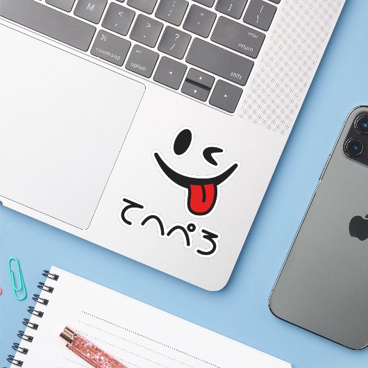 Knipperende gezicht tong uit てへぺろ Tehepero | Oeps Sticker (Laptop met iPhone)