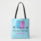 Knit één Purl. Fun fluffy schaap gepersonaliseerd Tote Bag (Voorkant)
