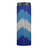 knitted fabric with striped figures blue and white thermosbeker (Achterkant)