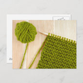 Knitting met groene wol briefkaart (Voorkant / Achterkant)