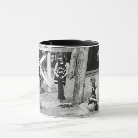 Knitting Venice Lifeguards, begin jaren 1900 Mok (Midden)