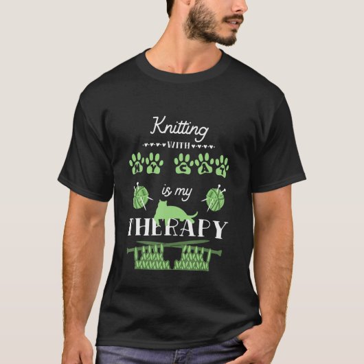 Knitting with My Cat is My Therapy Yarn Hobby T-shirt (Voorkant)
