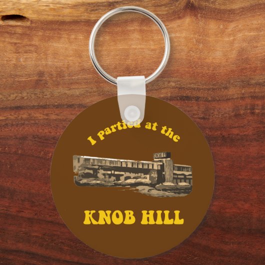 Knob Hill Sleutelhanger- Retro Style Sleutelhanger (Voorkant)