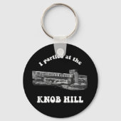 Knob Hill Sleutelhanger - White on Black (Voorkant)