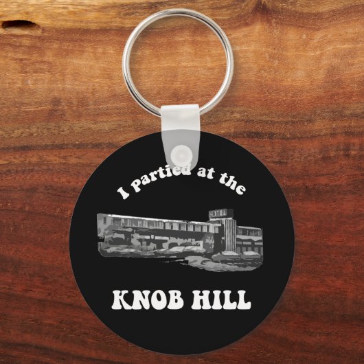 Knob Hill Sleutelhanger - White on Black (Voorkant)