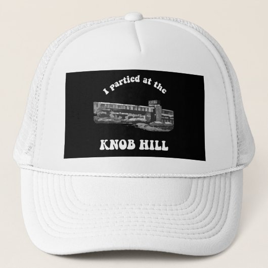Knob Hill Trucker Pet - White on Black (Voorkant)