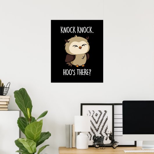 Knock Knock Hoos Daar Funny Owl Pun Dark BG Poster (Thuiskantoor)