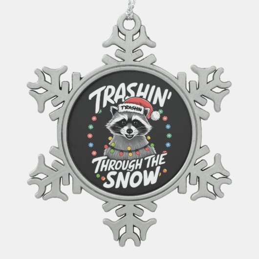 Knoeien door de sneeuw Grappige wasbeer Kerstmis Tin Sneeuwvlok Ornament (Voorkant)