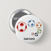 Knop met gekleurde voetballen ronde button 5,7 cm (Voorkant /achterkant)