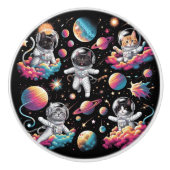Knop met Moppige Katten in de Ruimte. (Voorkant)