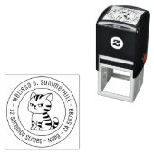 Knorrig Tabby Kat Rond Adres Zelfinktende Stempel (In situ)