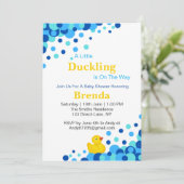 Knuffel Eendje van Geel Rubber | Blauwe Bubbel Kle Kaart (Staand voorkant)