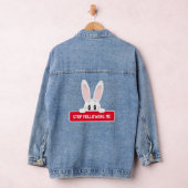 Knuffel Konijn dat Kijkt met Stop Bericht Denim Jacket (Hangar)