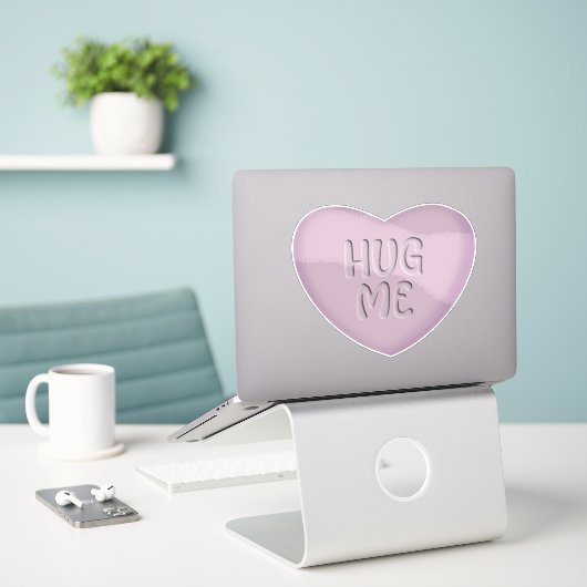 Knuffel Me Pastel Roze Snoep Hart Sticker (Laptop op bureau)