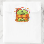 Knuffel van een zachte sjaal ronde sticker (Tas)