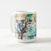 Knuffelbeermok in boom – Personaliseer Koffiemok (Voorkant links)