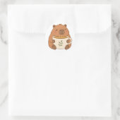 Knuffelende Capybara met Koffiekopje Sticker (Tas)