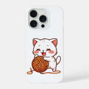 Knuffelende Witte Kat Speelt met Wollen Bal Hoesje iPhone 15 Pro Case