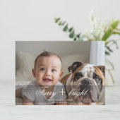 Knuffelig & Helder Besneeuwd Gezins Kerstkaart (Staand voorkant)