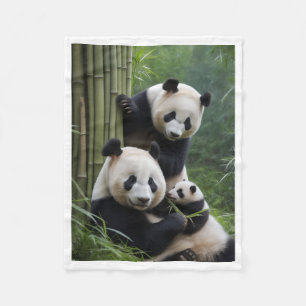 Knuffelige Pandafamilie in Bamboebos Deken