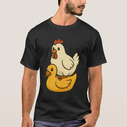 Knuffelkip zittend op een rubber eend t-shirt (Voorkant)