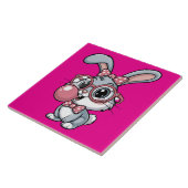 Knuffelkonijn met bril die bubbelgom blaast tegeltje (Zijkant)