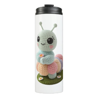 Knuffelrups Een Whimsicale Gehaakte Vriend T-Shirt Thermosbeker